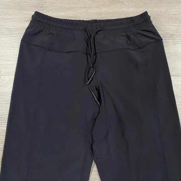 Lululemon Ultra Light Cropped Pull‎ On Athletic Pants - Picture 2 of 6
